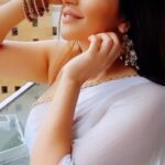 Shama Sikander Instagram - White saree fever… #chandni #white #beyaz #reelitfeelit #reelkarofeelkaro #bollywood #yashchopra #yashrajfilms #diltopagalhai #arereareyehkyahua #shahrukhkhan #madhuridixit #romance #bigscreen #love #cinema #artist #actor #actorslife