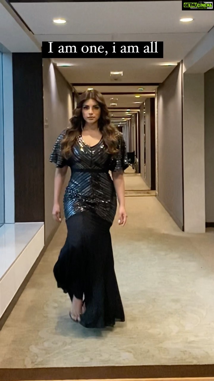 Shama Sikander Instagram - I am magic….i am life…. I am abundant ….♥️😇 #spiritual #connected #source #unknown #magic #iammagic #abundance #powerful #limitless #love #faith #knowledge #knowing #god #existence #power #viral #reelsindia #maddona