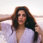 Shama Sikander Instagram - Let me wander with the ones who are tangled in stars and tethered to promise ✨✨ . . . #love #life #white #photoshoot #photooftheday #happysunday #mumbai #monsoon #nature #beauty #shamasikander