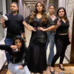 Shama Sikander Instagram - My squad….💪🏻💪🏻💪🏻 #myteam a big shout out to my beautiful team who makes me look my best… my stylist is missing 😆🤪 #bombabytimesfashionweek @timesfashionweek #btfw wearing beautiful gown by @rippps @rsbyrippiisethi @hairbyrajabali @swatidedhia_makeup the #director and #photographer @pranjali_nigudkar my p.r @shimmerentertainment love u guys♥️😇🤗 #reels #trend #trendit #viral #onlocation #backstage #fun #squad #team #teamwork #dreamteam #avengers