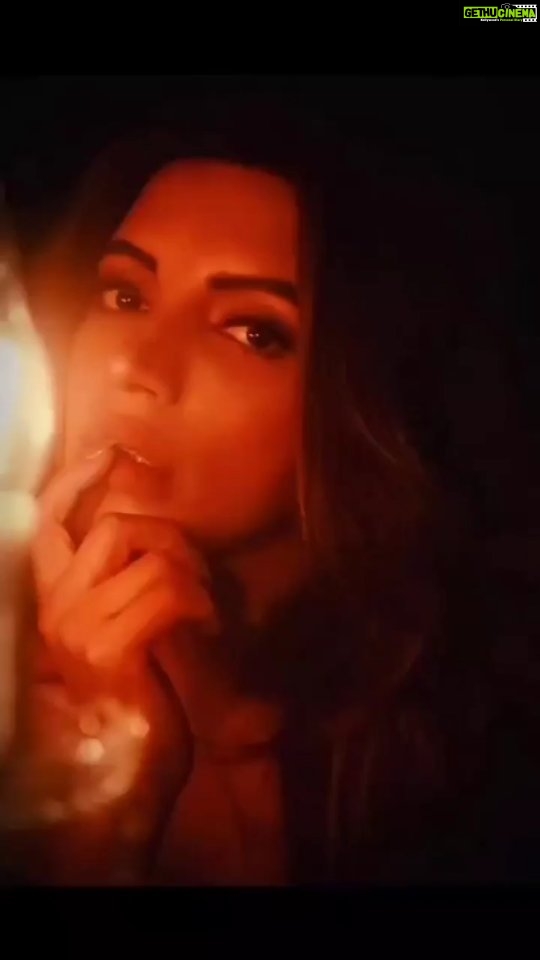 Shama Sikander Instagram - Tell me one song that touches your Heart everytime? Comment Below 😇 #reelitfeelit #trending #shamasikander #viralvideos #love #comment #likeshare