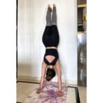Shama Sikander Instagram - The nature of Yoga is to shine the light of awareness into the Darkest Corners of the Body... A few months back I couldn’t even think I could do any of these asanas or bend like this or have the strength to do a hand stand on my own. This self investment in my health, body and mind is making me touch new heights and making me aware of my lows with grace and calm….😇 . . . #exercise #workout #Yoga #yogagirl #motivation #happy #nature #picoftheday #fit #health #lifestyle #goals #fitnessvibes #homeworkout Mumbai, Maharashtra