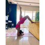 Shama Sikander Instagram - Practice makes Better….🙏🏻😇 . . . #exercise #workout #Yoga #motivation #monday #happy #nature #picoftheday #fit #health #lifestyle #goals #fitnessvibes Mumbai, Maharashtra