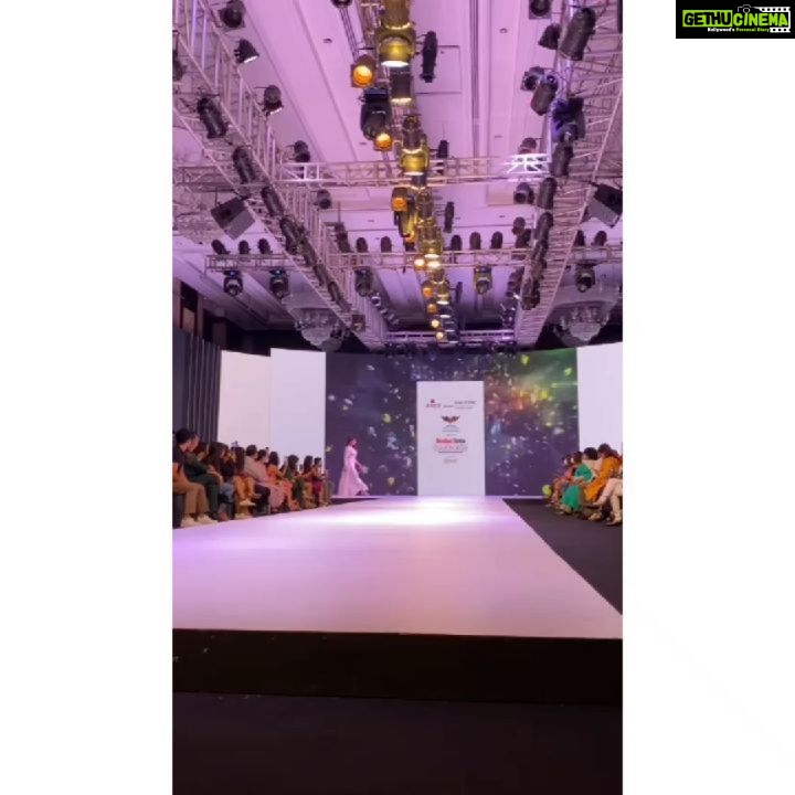 Shama Sikander Instagram - Here we Goooo…. Back stage fun @timesfashionweek Walked the ramp after soooo long for @juicecosmetics @thenailartschooldipikaparihar What a beautiful day with the most Talented team to make me look like this♥️😇 . . Dress By:- @chiselbymr Make Up:- @swatidedhia_makeup Hair:- @hairbyrajabali PR :- @shimmerentertainment #Bombaytimesfashionweek2021 Mumbai, Maharashtra