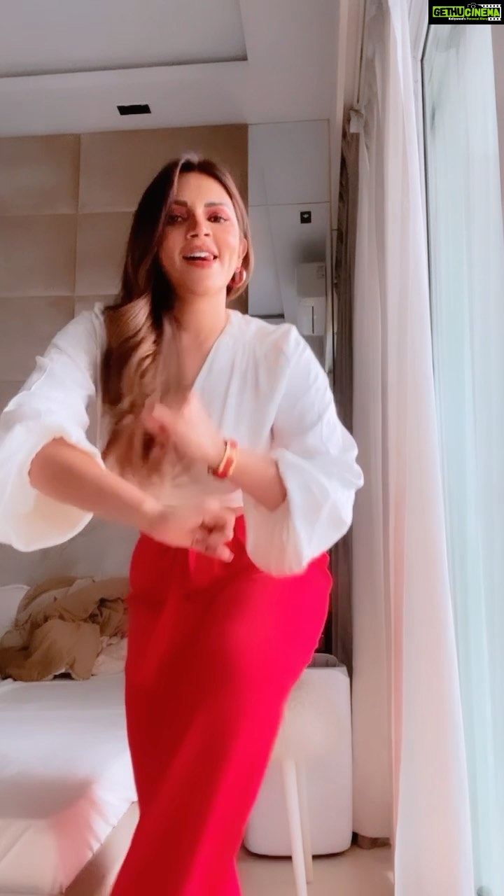 Shama Sikander Instagram - Its a dance seasonnnnnn…… #getintoit #dance #love #beactive #becreative #red #white #combo #love #fun #swag #sweet #actor #actorslife #reelitfeelit #trending #trendingreels