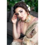 Shama Sikander Instagram - Zindagi ki daud mein ek tum hi fursat mein ho, Saalon pehle jaisa dekha tha, aaj bhi bilkul waise hi ho.... . . . 📸 Photographer:- @sameerbelvalkar Stylist:- @nakhrevakhre Jr Stylist:- @styledby_khushboorajoriya Make Up:- @swatidedhia_makeup Hair:- @hairbyrajabali Wardrobe:- @shamasikander Mumbai, Maharashtra