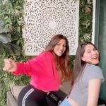 Shama Sikander Instagram – Shut up and bend over… let the #booty do the taking over…a little late but never mind here we are with #touchit #song #viral #famous #viralvideos #viralreels #neice #neicelove #fun #dance #bootymoves #reelitfeelit @sara__gesawat_
