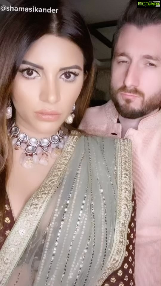 Shama Sikander Instagram - Blubbbblubblubblubbb blubbbbbblubbb blubbbbblubbb β¦ tell me what are saying? π #reels #comedy #fun #funnyvideos #funnyreels #couples #couplegoals #partner @jamesmilliron ππwhat are we doing???