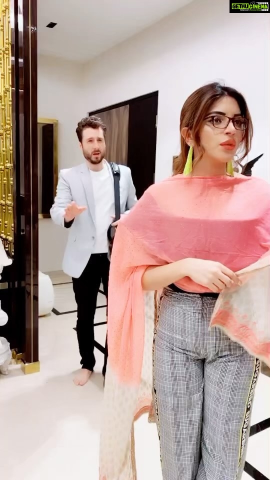 Shama Sikander Instagram - Madona jaise muh wale….🤣👌🏼 #english #hindi #hindibhashi #hindustani #comedy #kapilsharmashow #fun #actor #actorslife #reelitfeelit #reelkarofeelkaro