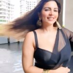 Shama Sikander Instagram - 🥰🥰🥰🥰 #malhari #viral #viralvideos #viralsong #saree #sareelove #blacksaree #bollywood #indianwear #indiangirls #love #actor #actorslife #glamour #reels #reelitfeelit #reelsinstagram #reelkarofeelkaro