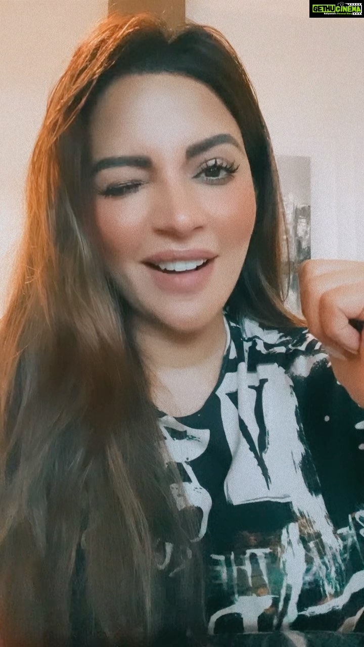 Shama Sikander Instagram - Motivation of the day… i mean night 🤔or evening or whatever it is at this moment 🤓 #motivation #motivationalquotes #motivationalvideos #reels #reelitfeelit #reelsinstagram