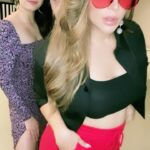 Shama Sikander Instagram - Keeping up with the Sikander’s 😎 #transition #transformation #transitionvideo #neice #bua #neicelove #reels #reelsinstagram #reelitfeelit #trending #trendingreels #trendingnow #family #familygoals