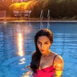 Shama Sikander Instagram - If you wanna be Cool then Go in the Pool...Are yar koi to batao mumbai me pools khule hain kya??? 🤷🏻‍♀️🤷🏻‍♀️ . . . #pool #nature #love #photography #photooftheday #beautiful #mood #sky #fashion #bikini Mumbai, Maharashtra