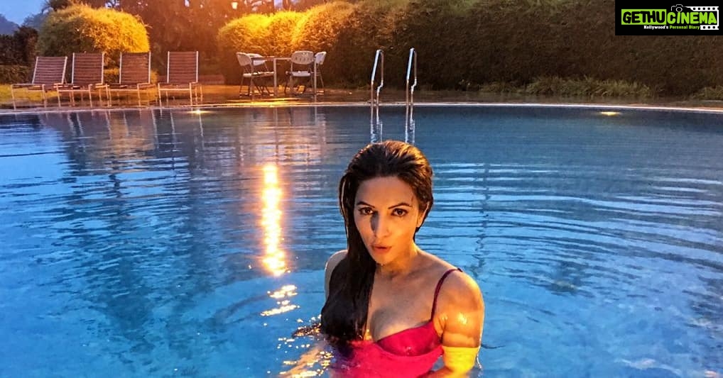 Shama Sikander Instagram - If you wanna be Cool then Go in the Pool...Are yar koi to batao mumbai me pools khule hain kya??? π€·π»ββοΈπ€·π»ββοΈ . . . #pool #nature #love #photography #photooftheday #beautiful #mood #sky #fashion #bikini Mumbai, Maharashtra