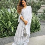 Shama Sikander Instagram - Tu lehra ke aise jo mujhse lipat ja rahi hai, Yun lagta hai jaise Mohabbat ishq farma rahi hai….🥰 . . . #love #faith #believe #beauty #nature #life #white #smile #peace #shadow #motivation #inspiration #blessed #positivevibes Mumbai, Maharashtra
