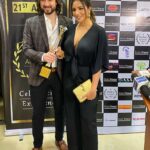 Shama Sikander Instagram – Ok so this one is special…..
Got the Perfect most inspiring off screen couple of the year 2021 by @perfectwomanpublication 
@perfectachieversaward
Thank you for appreciating us for being us….❤️ 
@jamesmilliron you make it so easy … i love you …. I love us …thank you universe for loving us🙏🏻🙏🏻🙏🏻😇 Mumbai, Maharashtra