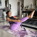 Shama Sikander Instagram - I believe with Discipline and commitment I can achieve anything I desire, no matter how long it takes me. Extremely grateful to be able to achieve this today…😇🙏🏻 . . . #fitness #balance #Yoga #exercise #workout #motivation #happy #fit #healthy #lifestyle #goals #mindset #achieve #blessed Mumbai, Maharashtra
