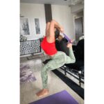 Shama Sikander Instagram - I will beat her. I will train Harder. I will eat cleaner. I know her weaknesses. I know her strengths. I've lost to her before , but not this time. She is going down. I have the advantage because i Know her well. She is the old me.... . . . #exercise #workout #Yoga #motivation #happy #picoftheday #fit #health #lifestyle #goals #fitnessvibes Mumbai, Maharashtra