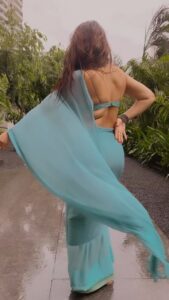 Shama Sikander Instagram - Aaj mausam bada beiman hai….🥰🥰🥰🥰🥰🥰🥰 aane wala koi toofan hai aaj mausam❤️🥰 #barish #baarish #mumbai #mumbaimonsoon #song #bollywood #bollywoodsongs #actor #actorslife #love #raindance #lovelife #reels #reelsinstagram #reelitfeelit #reelkarofeelkaro #reelsindia