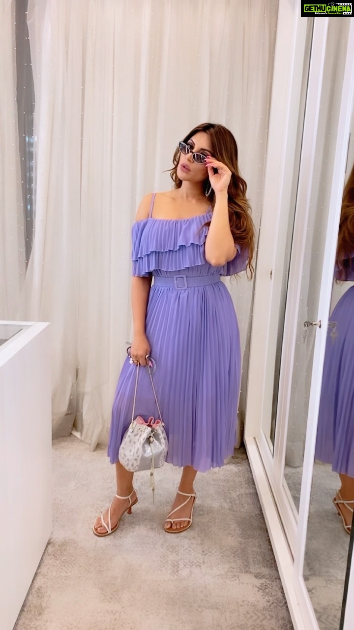 Shama Sikander Instagram - Style is within you…😎 #reels #reelitfeelit #reelsinstagram #reelsvideo #reelkarofeelkaro #reelsindia #transition #love #style #cool #chic #fashion #actor #fashionista #fashionicon