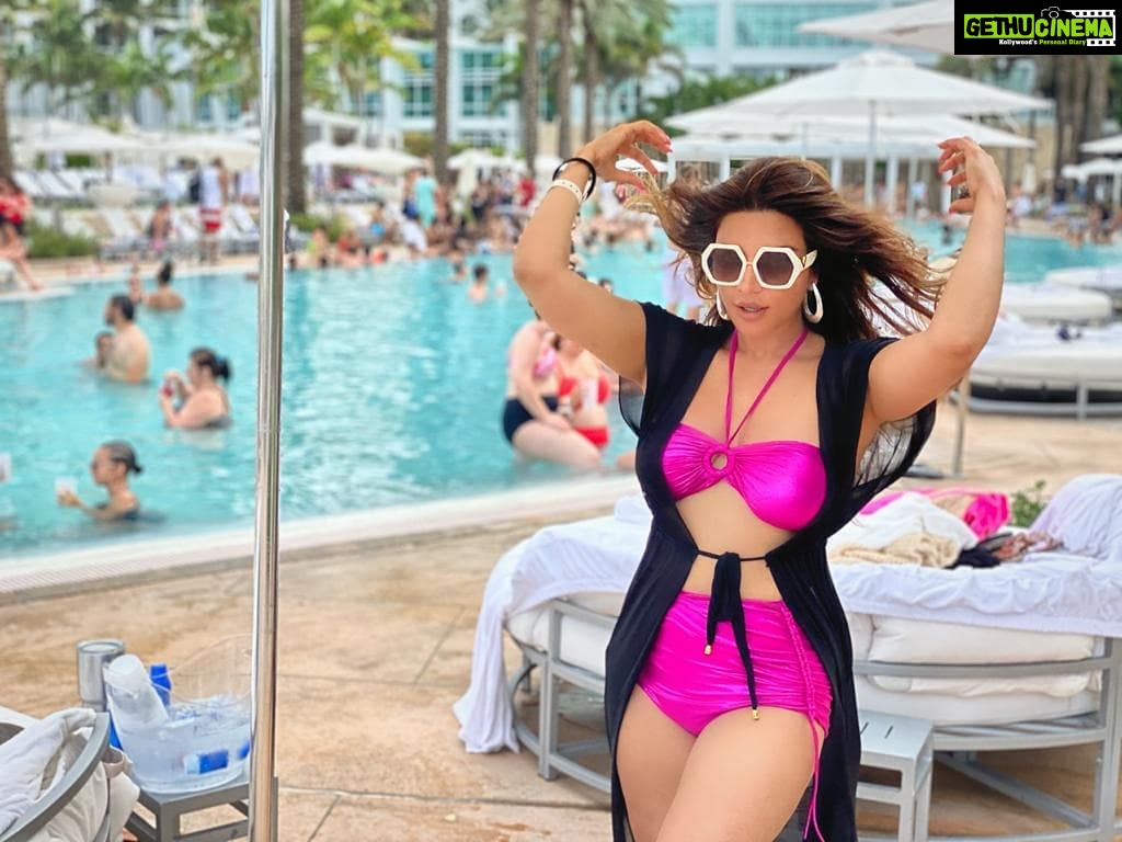Shama Sikander Instagram - Caption this…?? . . . #miami #summer #sea #nature #love #photography #pool #ocean #vacation #sky #waves #sand #fashion #bikini Miami, Florida