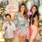 Shama Sikander Instagram - Familia…🥰🥰 my first day birthday celebration with my family was nothing less than blissful … i am so blessed to have these wonderful souls in my life as my family. Missed having my momma @gulshansikander1 and bhabhi @nilofargesawat as they not in town …. But i just want to take a moment and appreciate how much you all mean to me and how much I cherish my life with you in it. ❤️😇😇😇 @khalidsikander @rizwannsikander @sara__gesawat_ @abaan_gesawat_official @jamesmilliron @shahrukh_askari my ♥️ without all of you life would have been different 😇 #happyfamily #happybirthday #happybelatedbirthday #celebrity #celebration #life #happysunday #familyday #myfamily #mylife 😇