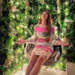 Shama Sikander Instagram - Make a wish with all your Heart….. Now write in comment what did you ask for? 😁 . . . #beautiful #loveyouself #nature #blessed #positivevibes #happiness #inspiration #believe Mumbai, Maharashtra