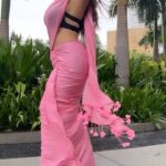 Shama Sikander Instagram - Jugni oh, patakha kudi oh….who’s feeling like a jugni in this weather leave a♥️ in comments below #bollywood #bollywoodsongs #shamasikander #monsoon #mumbai #mumbairains #actorife #love #dance #fun #saree #desigirl #pink