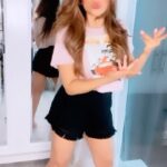 Shama Sikander Instagram - Dance your way out… 😇🧚🏻‍♂️ #dance #dancechallenge #dancereels #viral #viralreels #viralvideos #reelitfeelit #reels #reelsinstagram #reelkarofeelkaro