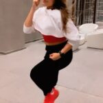 Shama Sikander Instagram - Kabhi mausam hua resham, kahin barish hui rimjhim, mujhe tum yaad aaye….🥰 here it is on public demand specially for all my lovely fans love you guys❤️❤️❤️ #bollywood #music #musicvideo #famous #song #kabhimausamhuaresham #single #abhijeet #famoussong #reels #remixthisreel #remix #viral #reelitfeelit #reelsinstagram #reelkarofeelkaro