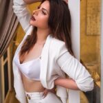 Shama Sikander Instagram - Me waiting eagerly for gods plan….🥰😇 . . . #beautiful #loveyouself #nature #blessed #positivevibes #happiness #inspiration #believe Mumbai, Maharashtra