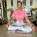 Shama Sikander Instagram - The magic of breathing fully….inhale-exhale and tadaaaaa😍😇🙏🏻 swipe right ➡️to see the magic🥰 . . . #fitness #exercise #workout #motivation #happy #picoftheday #fit #health #lifestyle #goals #happysaturday #fitnessvibes Mumbai, Maharashtra