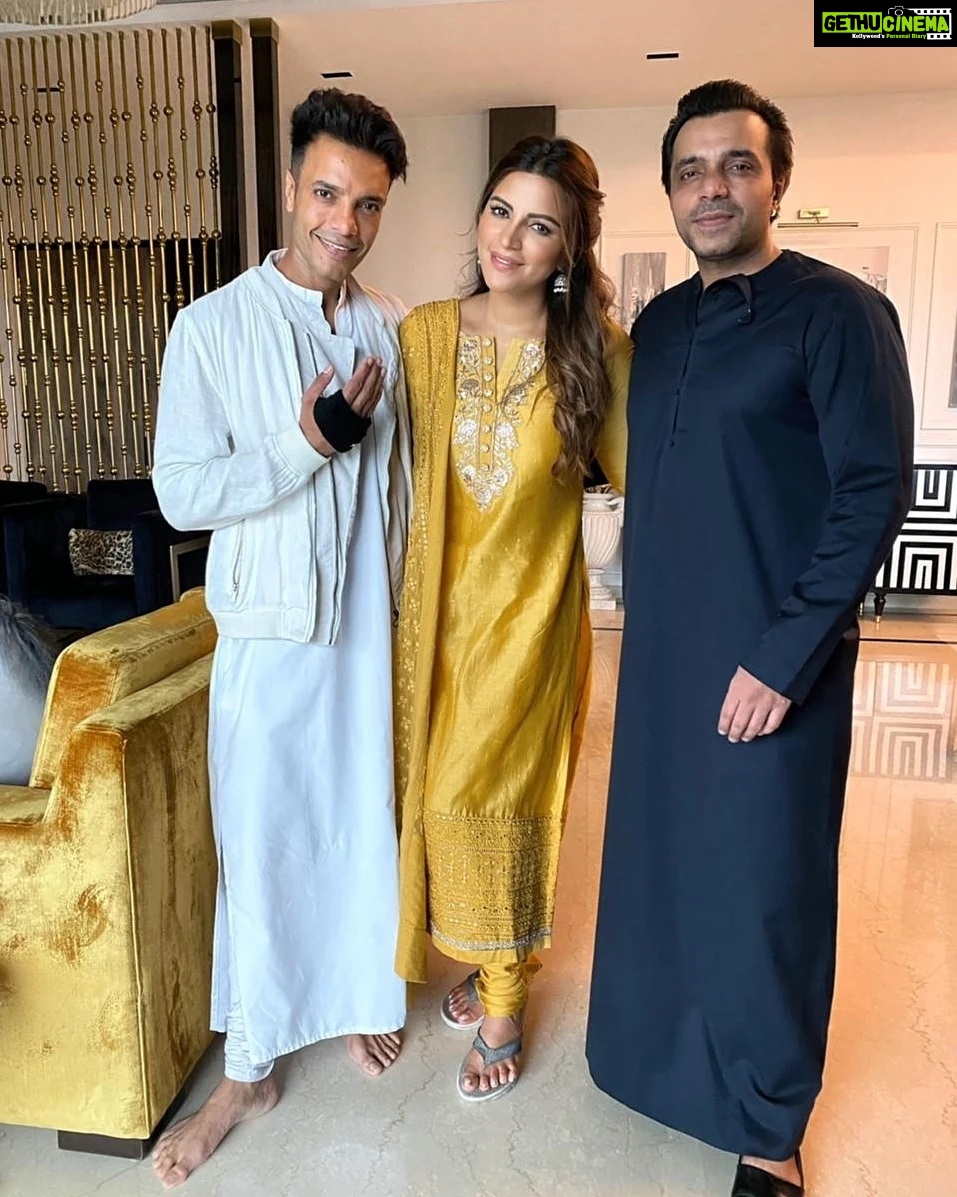 Shama Sikander Instagram - It was a family filled Eid , hope you all are in good health and are in living in love and gratitude 🙏🏻😇 . . . #Eidmubarak #eidaladha #family #celebration #happiness #health #gratitude #blessed Mumbai, Maharashtra