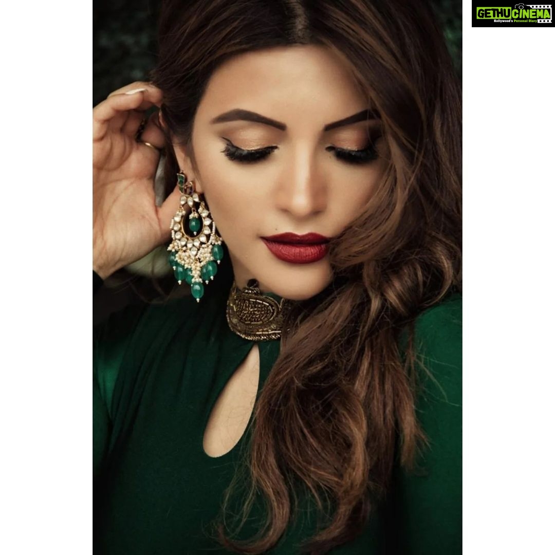 Shama Sikander Instagram - Eid Al Adha Mubarak Everyone 😇 . . . #eidaladha #eidmubarak #everyone #love #happiness #stayhome #staysafe Mumbai, Maharashtra