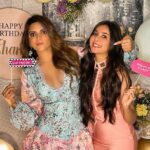 Shama Sikander Instagram - Familia…🥰🥰 my first day birthday celebration with my family was nothing less than blissful … i am so blessed to have these wonderful souls in my life as my family. Missed having my momma @gulshansikander1 and bhabhi @nilofargesawat as they not in town …. But i just want to take a moment and appreciate how much you all mean to me and how much I cherish my life with you in it. ❤️😇😇😇 @khalidsikander @rizwannsikander @sara__gesawat_ @abaan_gesawat_official @jamesmilliron @shahrukh_askari my ♥️ without all of you life would have been different 😇 #happyfamily #happybirthday #happybelatedbirthday #celebrity #celebration #life #happysunday #familyday #myfamily #mylife 😇