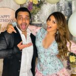 Shama Sikander Instagram - Familia…🥰🥰 my first day birthday celebration with my family was nothing less than blissful … i am so blessed to have these wonderful souls in my life as my family. Missed having my momma @gulshansikander1 and bhabhi @nilofargesawat as they not in town …. But i just want to take a moment and appreciate how much you all mean to me and how much I cherish my life with you in it. ❤️😇😇😇 @khalidsikander @rizwannsikander @sara__gesawat_ @abaan_gesawat_official @jamesmilliron @shahrukh_askari my ♥️ without all of you life would have been different 😇 #happyfamily #happybirthday #happybelatedbirthday #celebrity #celebration #life #happysunday #familyday #myfamily #mylife 😇