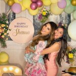 Shama Sikander Instagram - Familia…🥰🥰 my first day birthday celebration with my family was nothing less than blissful … i am so blessed to have these wonderful souls in my life as my family. Missed having my momma @gulshansikander1 and bhabhi @nilofargesawat as they not in town …. But i just want to take a moment and appreciate how much you all mean to me and how much I cherish my life with you in it. ❤️😇😇😇 @khalidsikander @rizwannsikander @sara__gesawat_ @abaan_gesawat_official @jamesmilliron @shahrukh_askari my ♥️ without all of you life would have been different 😇 #happyfamily #happybirthday #happybelatedbirthday #celebrity #celebration #life #happysunday #familyday #myfamily #mylife 😇