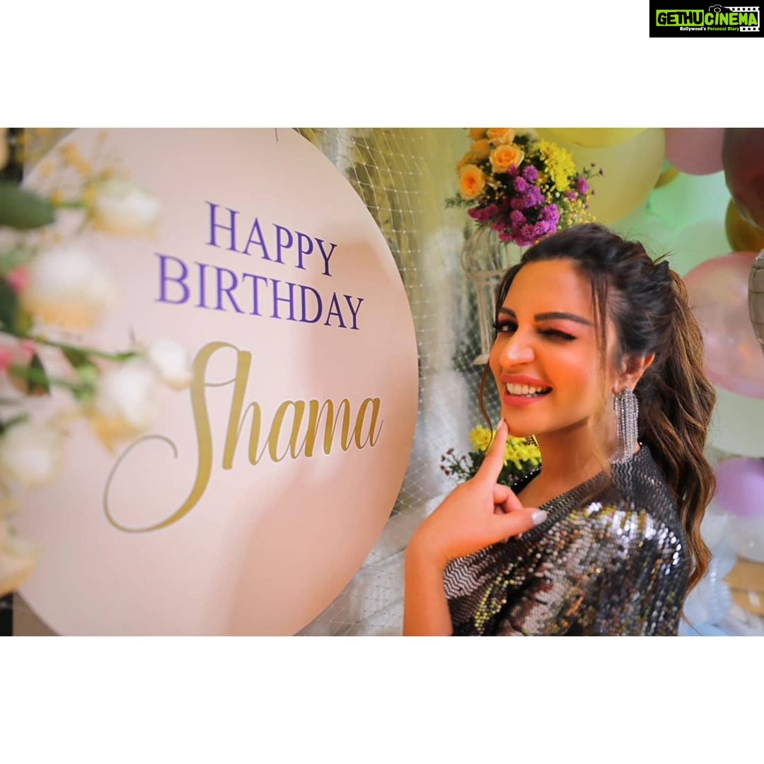 Shama Sikander Instagram - Happiness, Love, Gratitude 😇❤️ . . . Photographer:- @shrutitejwaniphotography #beautiful #nature #gratitude #love #happiness #motivation #positivevibes #inspiration #believe #blessed #birthdaygirl Mumbai, Maharashtra