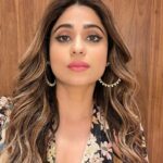 Shamita Shetty Instagram – Lights Camera Click Click 📸✨
.
.
.
Hair: @ashisbogi 
Outfit: @wear.rae
Jewellery: @lotussuutrajewelry @ascend.rohank 
Heels @melissashoesindia
Stylist: @stylebysaachivj
Asst.: @styledbynikinagda @nehha_o @sanzimehta777
.
.
#fundays #workmode #poseandclick #glamup #happiness #lovealways