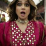 Shamita Shetty Instagram – Cannot hide my excitement as #TereVichRabDisda releases tomorrow. 
Get set to fall in love! Stay tuned.

#tseries @tseries.official #BhushanKumar @raqeshbapat @sachettandonofficial @paramparatandonofficial @sachetparamparaofficial @meetbrosofficial @manojmuntashir