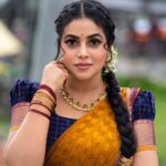 Shamna Kasim Instagram – Happiness and comfort dressing traditional is so so different ❤️ 

Costume: @ivalinmabia 
Jwellery: @kushalsfashionjewellery 
Pic’s: @v_capturesphotography 
Hairstylist: @hairartistpoojagupta 
Personal staff: @tharikreshma625 
#dhee14dancingicon #telugu #etv #lovemyjob ❤️