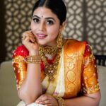 Shamna Kasim Instagram – The joy of dressing is an art… 

Costumes: @kanchipuramrajyalakshmisilks 
Jwellery: @kushalsfashionjewellery 
Pics: @punithphotography3 
Edit: @v_capturesphotography 
Hairstylist: @hairstylist_srinivas 
Personal staff: @chintu_6172