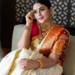 Shamna Kasim Instagram – The joy of dressing is an art… 

Costumes: @kanchipuramrajyalakshmisilks 
Jwellery: @kushalsfashionjewellery 
Pics: @punithphotography3 
Edit: @v_capturesphotography 
Hairstylist: @hairstylist_srinivas 
Personal staff: @chintu_6172