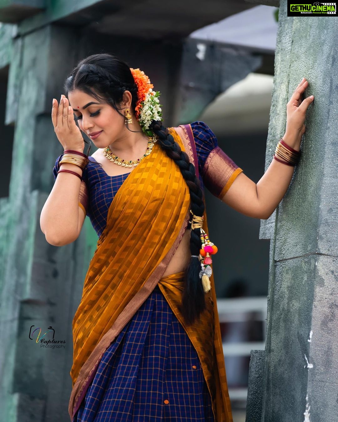 Shamna Kasim Instagram - Happiness and comfort dressing traditional is so so different ❤️ Costume: @ivalinmabia Jwellery: @kushalsfashionjewellery Pic’s: @v_capturesphotography Hairstylist: @hairartistpoojagupta Personal staff: @tharikreshma625 #dhee14dancingicon #telugu #etv #lovemyjob ❤️