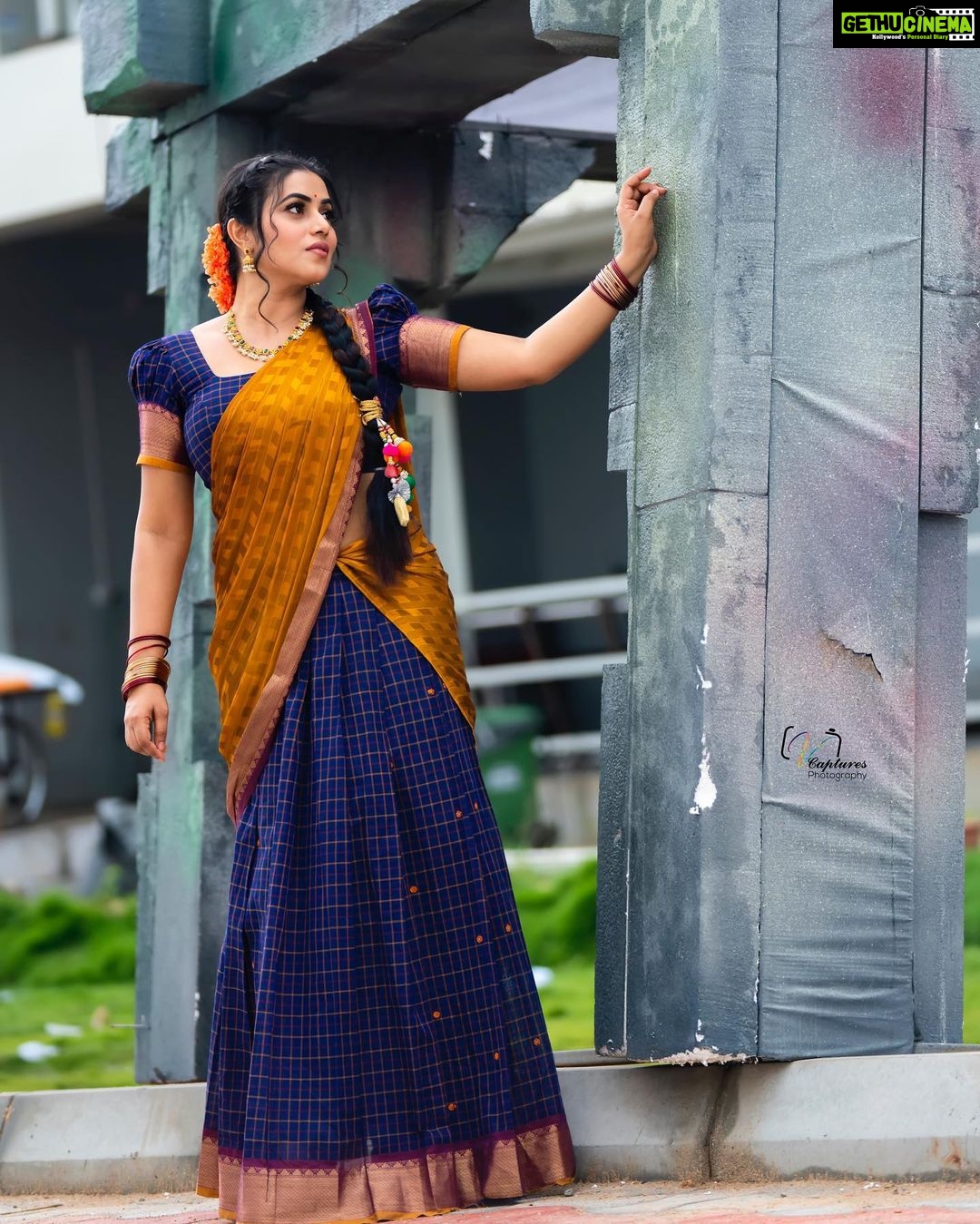 Shamna Kasim Instagram - Happiness and comfort dressing traditional is so so different ❤️ Costume: @ivalinmabia Jwellery: @kushalsfashionjewellery Pic’s: @v_capturesphotography Hairstylist: @hairartistpoojagupta Personal staff: @tharikreshma625 #dhee14dancingicon #telugu #etv #lovemyjob ❤️