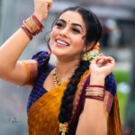 Shamna Kasim Instagram – Happiness and comfort dressing traditional is so so different ❤️ 

Costume: @ivalinmabia 
Jwellery: @kushalsfashionjewellery 
Pic’s: @v_capturesphotography 
Hairstylist: @hairartistpoojagupta 
Personal staff: @tharikreshma625 
#dhee14dancingicon #telugu #etv #lovemyjob ❤️