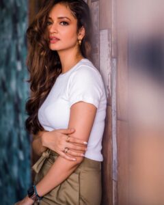 Shanvi Srivastava Instagram - 🎯
.
.
.
.
.
.
.
.
.
styled by - @smitha_prakash19 
@marksandspencerindia 
MUA @makeupby_ringkulaishram 
📸 @vikasphotofactory 
#shanvisrivastava #baang #fashion #random #photooftheday #tuesday #instagood #instagood