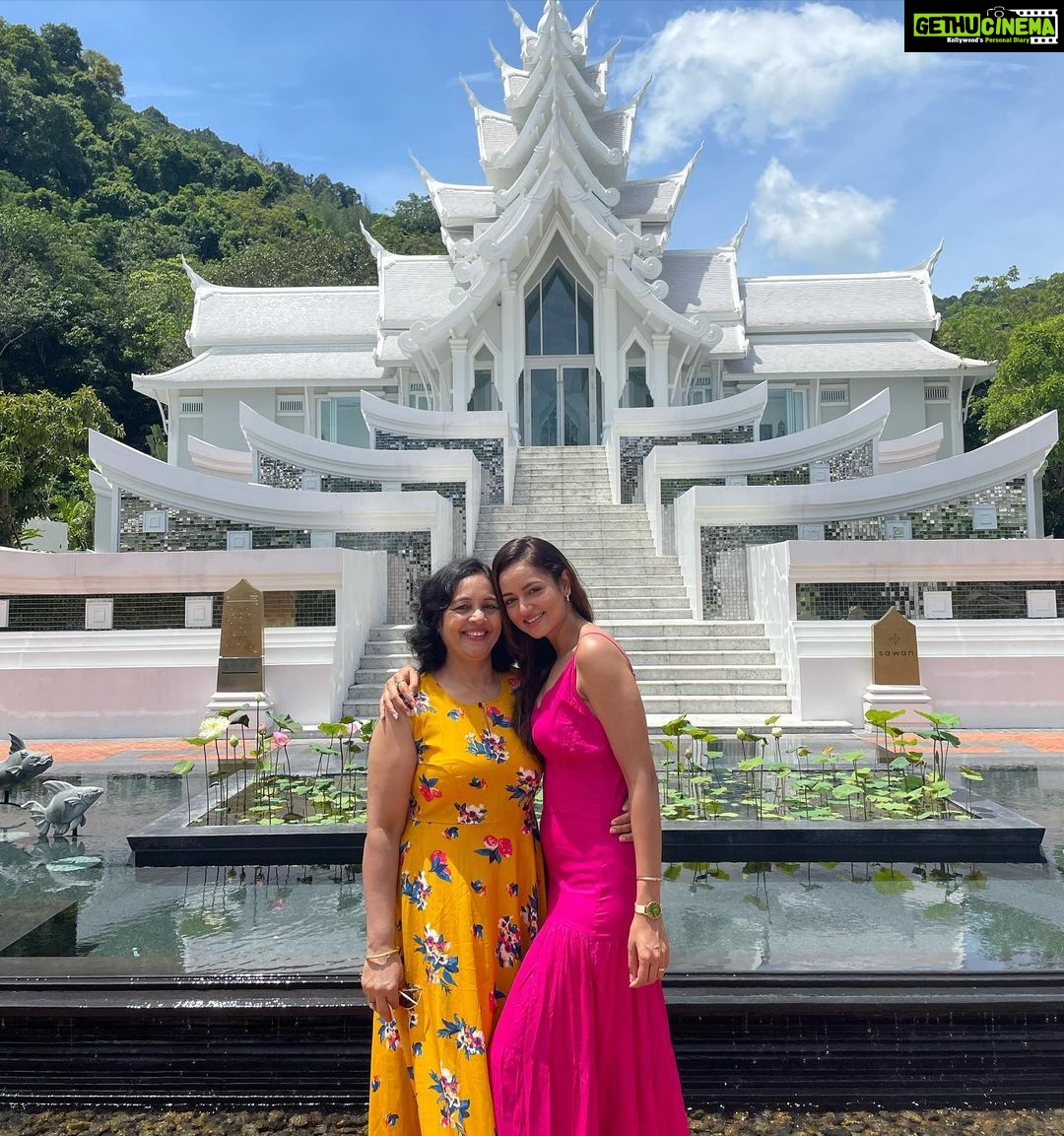 Shanvi Srivastava Instagram - happy birthday my world💕 @meenasvk