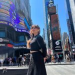 Sherin Instagram – My experience in New York was a mix of 😍 and 😭. 
#sherin #newyork #travel #timessquare #fashion #black #styling #pleatedskirt Times Square