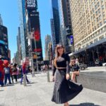 Sherin Instagram - My experience in New York was a mix of 😍 and 😭. #sherin #newyork #travel #timessquare #fashion #black #styling #pleatedskirt Times Square